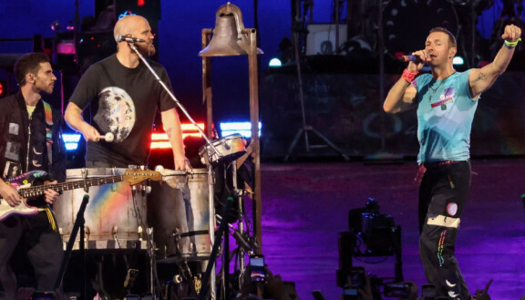 Chris Martinin johtama Coldplay esiintyi Helsingin Olympiastadionilla vuoden 2024 heinäkuussa.