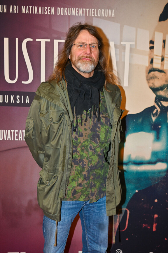 Jonen pikalähtö radiokanavalta on herättänyt paljon kysymyksiä.
