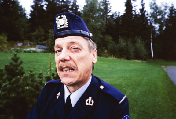 Tenho Saurénin esittämä Artturi Reinikainen sai 1980-luvun alussa oman komediasarjan Reinikainen.