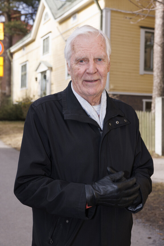 Moni on yrittänyt taivutella Ilmarin julkaisemaan elämäkertansa, mutta sitä on turha odottaa. – Ei, en halua. En ole kiinnostunut menneisyydestäni enkä usko, että kukaan muukaan on.