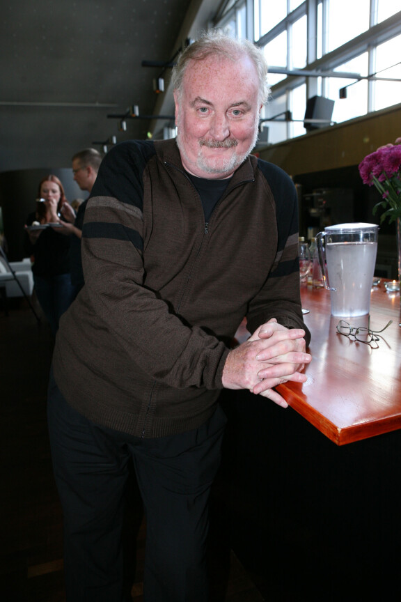 Ilmari ei ole pitänyt yhteyttä Neil Hardwickiin. Ohjaaja asuu nykyään helsinkiläisessä palvelutalossa.
