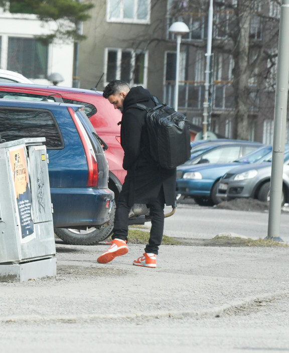 Seiskan paparazzi löysi Casin Tukholmasta keväällä 2023.