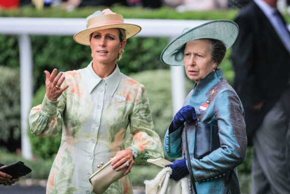 Intohimo hevosiin ja ratsastukseen on periytynyt prinsessa Annelta Zara-tyttärelle.