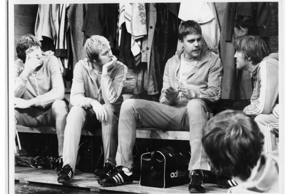 Ilmari SS-huonekavereittensa Antti Sepän ja Matti Viirosen kanssa 1975. Ilmarin vieressä oikealla on hänen hyvä ystävänsä Mauri Kuosmanen, joka muistetaan myös Sisko ja sen veli -sarjasta.