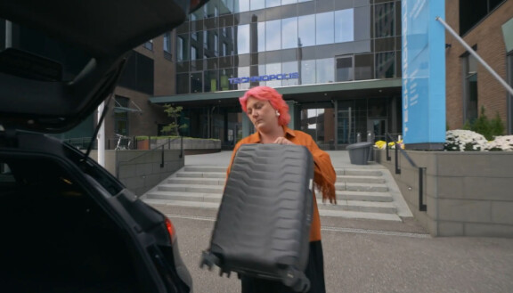 Jaana Heiskanen matkasi kotiinsa Keravalle, mutta ei todellisuudessa tämän kapsäkin kanssa.