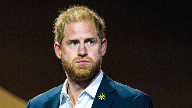 Prinssi Harry reissasi Englantiin – kuningas Charles häipyi