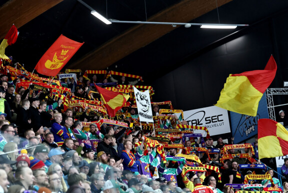 Jokerit sai Lahdessa komeaa kannustusta faneiltaan.