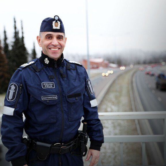 Dennis kommentoi kyseisiä liikennetilanteita yleisellä tasolla.