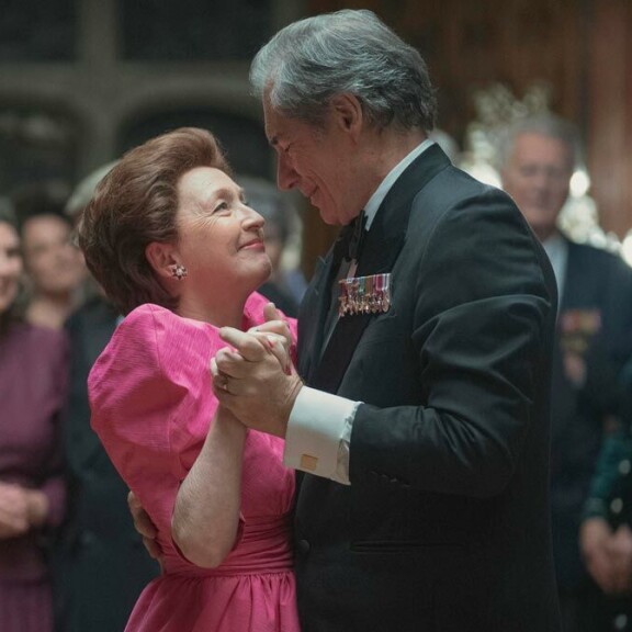 Lesley Manville ja Timothy Dalton Lesley Manville ja Timothy Dalton