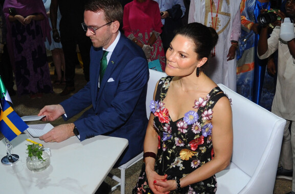 Kruununprinsessan asu sopi illan tialisuuteen kuin nakutettu.