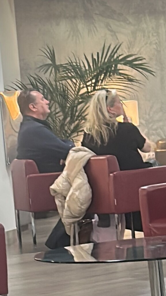 Timolla ja Susannalla oli mukavat oltavat VIP-loungessa.