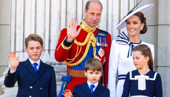 Williamin ja Catherinen lapsikatraaseen kuuluvat vasemmalta George, Louis ja Charlotte.