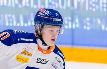 Raiskauksesta tuomittu jääkiekkoilija sai töitä – somekansa raivostui