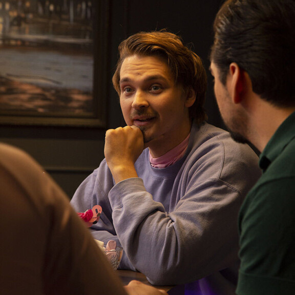 Roope Salminen kertoo tv:ssä saavansa tappouhkauksia päivittäin: 'Mulla on aika ylimielinen energia' R