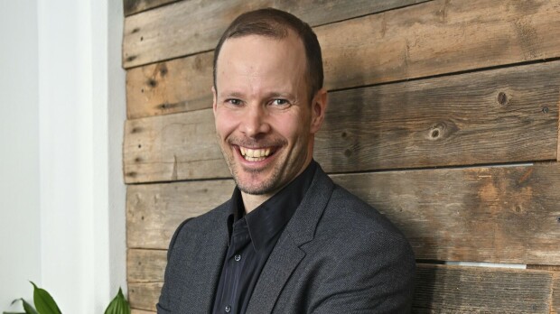 Tero Pitkämäen parisuhdeavautuminen Kisavuosien ohessa Tero opiskeli sähköinsinööriksi. Alan töitä hän ei juurikaan ole tehnyt.