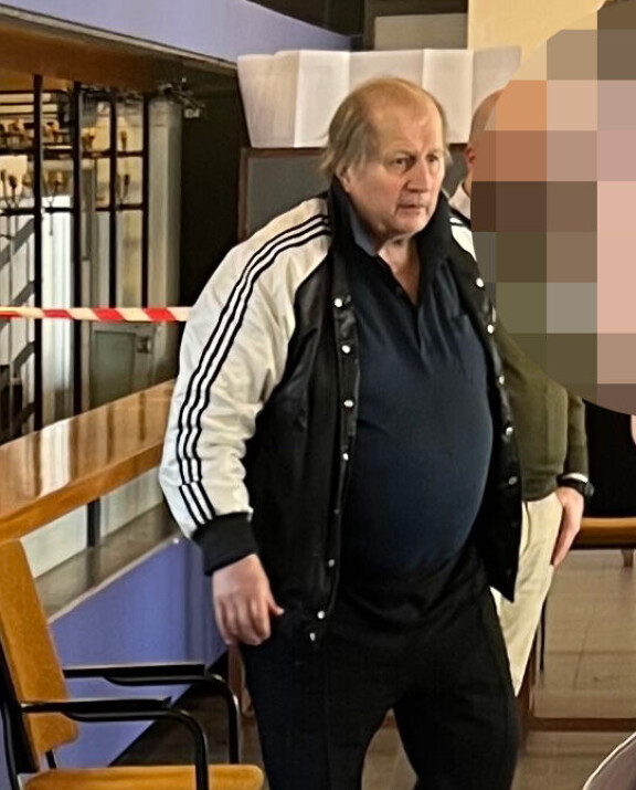 Juhani Tamminen kävi laittamassa numerot lapuille.
