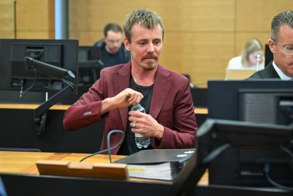 Jasper Pääkkönen kuvattuna Helsingin hovioikeudessa.
