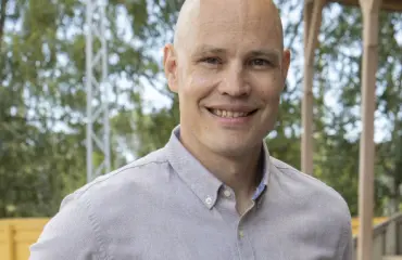 Huppupäinen Jarkko Ruutu turisi tienvarressa – paparazzikuva!