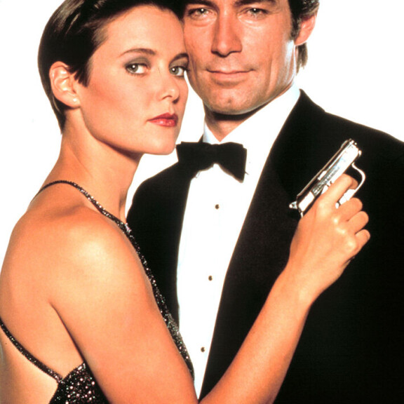 007 ja lupa tappaa elokuvassa Timothy Dalton esiintyi ja Carey Lowellin kanssa. 007