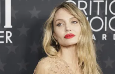 Insestikohu ja outoja verileikkejä – Angelina Jolie 50 vuotta