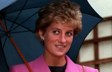 Prinsessa Diana kohautti monta kertaa – muistatko nämä ikoniset teot?