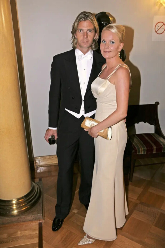 Kun kaikki oli vielä hyvin. Janne ja Tiia kuvattuna Linnan juhlissa vuonna 2008.