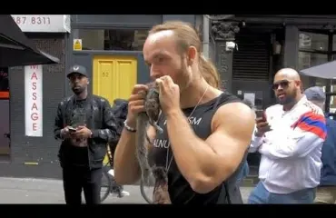 Oravanraatoja vegaanitapahtumassa järsineet miehet saivat sakot: "Teko aiheutti merkittävää ahdinkoa kansalaisille"