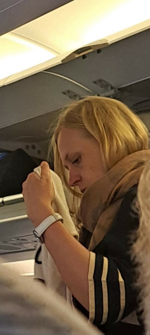 Elina Suomeen vievällä lennolla.