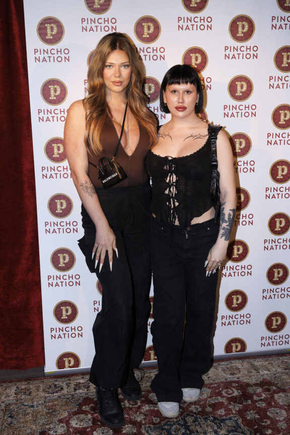 Jade ja Aura ovat merkkitietoisia laukkunaisia.