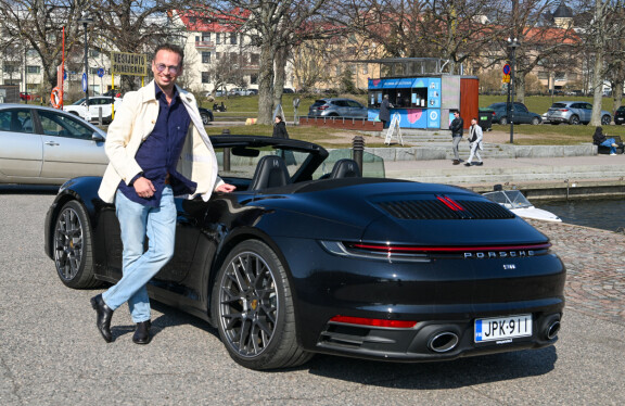 Kukkosen Porschen huippunopeus on reilut 250km/h.
