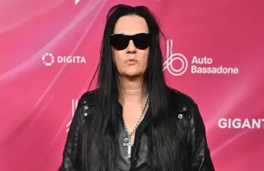 Teologiaa opiskeleva Jyrki 69 avoimena perhetaustastaan - video!