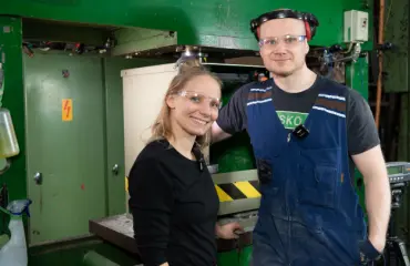 Shokkiuutinen supersuositun Hydraulic Press Channel -kanavan Laurilta