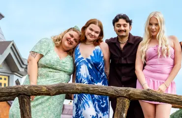 Aino todistaa silmitöntä väkivaltaa lemmikkiä kohtaan au pair -perheessä