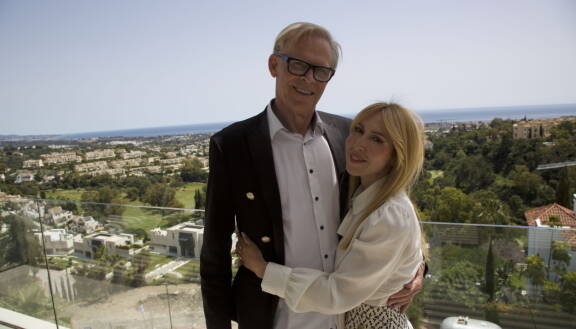 Nadja-vaimo ottaa joskus kantaa Topin bisnesideoihin. Topi ja Nadja Sukari