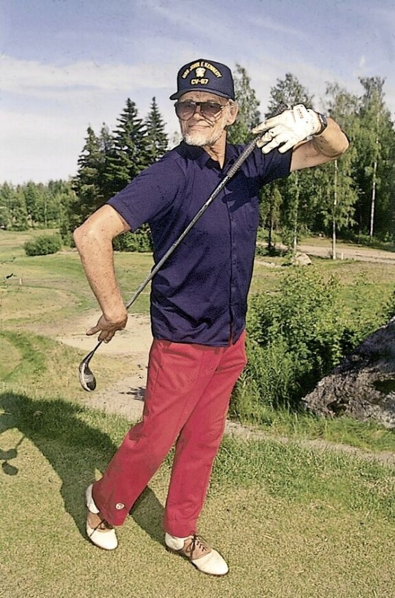 Spede Pasanen kuoli 7. syyskuuta 2001 pelatessaan golfia Kirkkonummella.