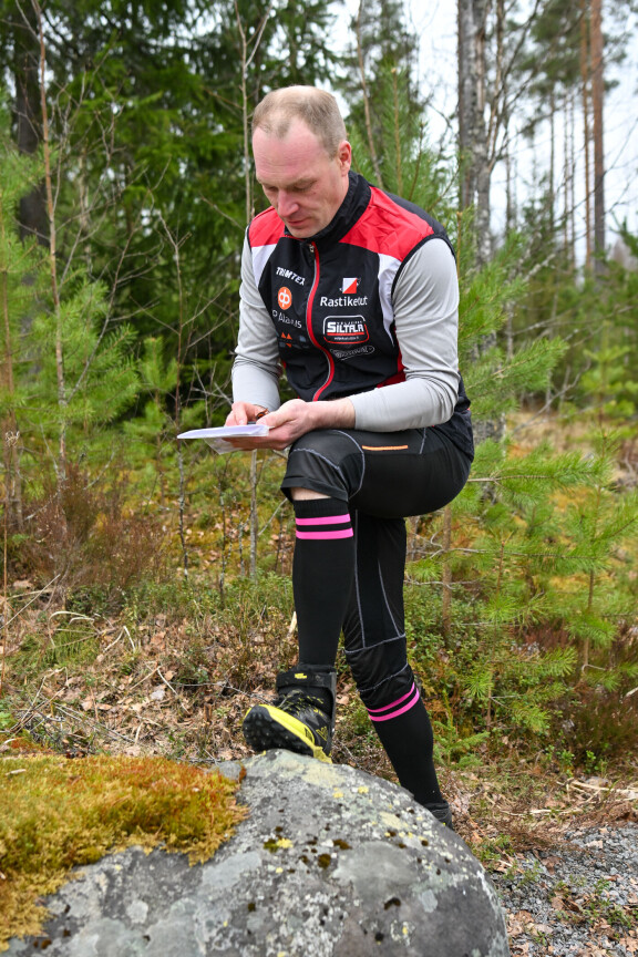 Jari-Matti edustaa Alavuden Rastikettuja.