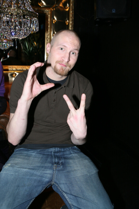Palefacen katu-uskottava poseeraus vuosimallia 2008.