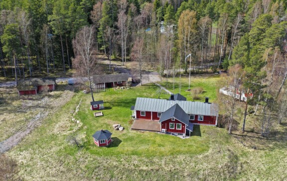 Yli 120 vuotta vanhassa rakennuksessa on asuinneliöitä 170.