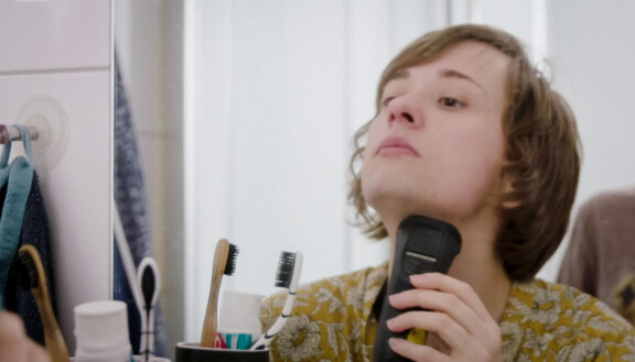 Mira käy läpi detransitiota dokumentilla.