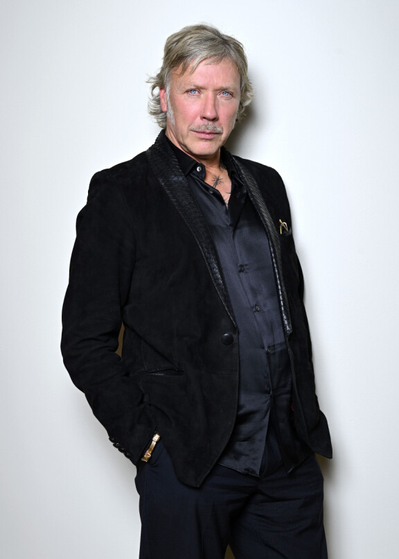 Kansainvälisesti tunnetuissa leffoissa hurmannut Mikael Persbrandt kapuaa sirkuksen lauteille yhdessä Samuli Edelmannin kanssa.