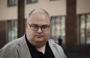 Oho! Someilmiöksi noussut Ylen toimittaja Heikki Heiskanen vaihtoi vapaalle – salakuvat