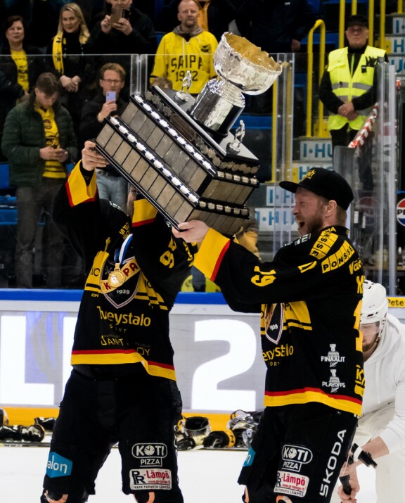 Jesper Mattila johdatti KalPan Suomen mestariksi. Sekään ei riittänyt Leijoniin.