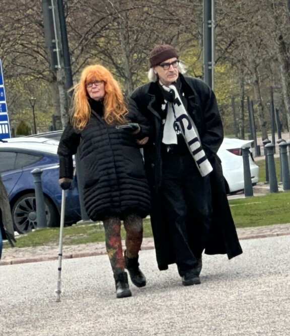 Esa tarjosi Pipsalle auttavan kätensä.