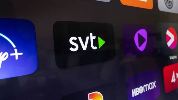 Mitä ihmettä? Julkkikset lukevat uudessa tv-ohjelmassa eroottista kirjallisuutta