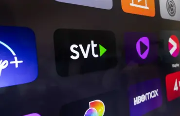 Mitä ihmettä? Julkkikset lukevat uudessa tv-ohjelmassa eroottista kirjallisuutta