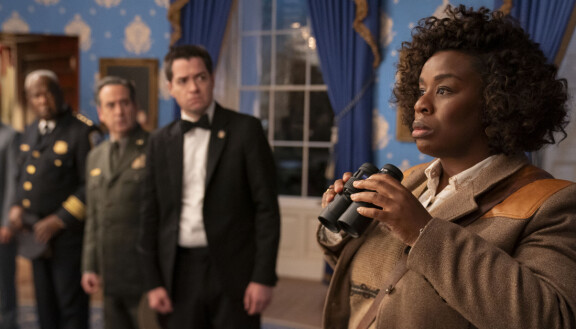 Etsivä Cordelia Cupp (Uzo Aduba) intoutuu välillä bongaamaan lintuja kesken murhatutkimusten.