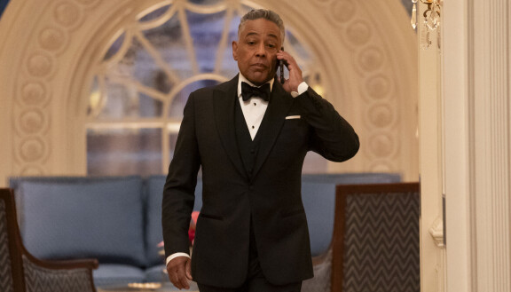 Giancarlo Espositon näyttelemä A. B. Wynter kuolee jo Virka-asunnon avausminuuteilla, mutta hahmoa esiintyy sarjassa takaumien kautta.