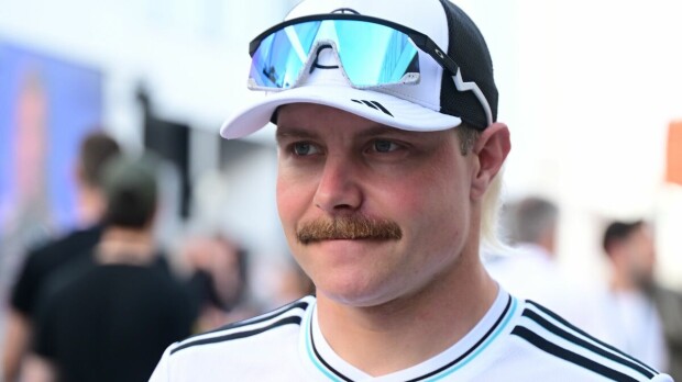 Tältä näyttää Valtteri Bottaksen kotona – ökyautotalli ja mäyrä