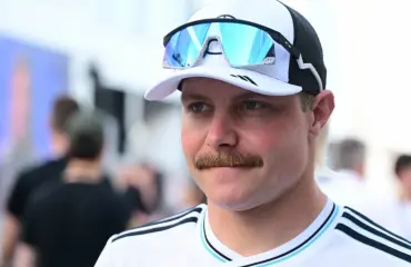 Tältä näyttää Valtteri Bottaksen kotona – ökyautotalli ja mäyrä