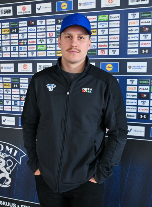 Seiska jututti Eeliä Leijonien mediapäivänä.